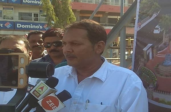 आधी शरद पवारांची भेट, नंतर उदनयराजे मुख्यमंत्र्यांच्या भेटीसाठी वर्षावर