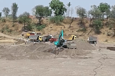 रेतीमाफियांमुळे शेतकरी देशोधडीला, प्रशासनाची डोळेझाक