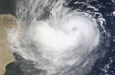 अरबी समुद्रात चक्रीवादळाचे संकेत, मासेमारांना सतर्कतेचा इशारा