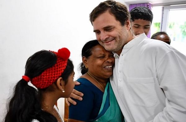 राहुल गांधी जन्मानंतर पहिल्यांदाच कुशीत घेणाऱ्या नर्सच्या भेटीला