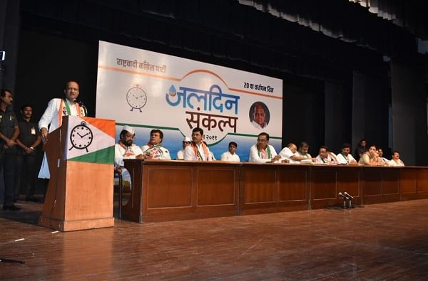 पवारांसमोरच अजित दादा म्हणाले, जिंकल्यावर ईव्हीएमवर संशय नाही, मग हरल्यावरच का? पवारांसमोरच अजित दादा म्हणाले, जिंकल्यावर ईव्हीएमवर संशय नाही, मग हरल्यावरच का?