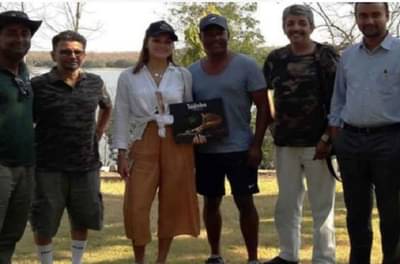 इंग्लंडमध्ये वर्ल्डकपची धामधूम, ब्रायन लारा सहकुटुंब चंद्रपुरात