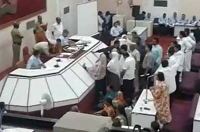 इम्तियाज जलील यांच्या अभिनंदन प्रस्तावासाठी राडा, एमआयएमचे 20 नगरसेवक निलंबित