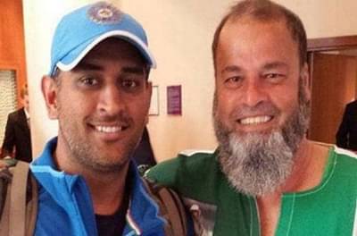 जबरा पाकिस्तानी फॅन, ज्याला धोनी 8 वर्षांपासून तिकीट पाठवतो!