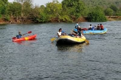 मित्र बुडताना पाहून दोन भावांची नदीत उडी, तिघेही बुडाले