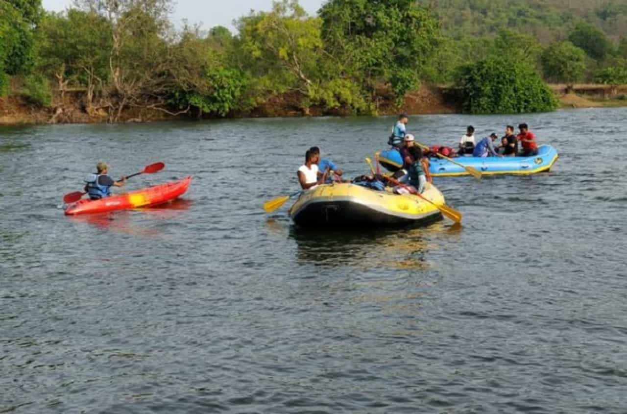 मित्र बुडताना पाहून दोन भावांची नदीत उडी, तिघेही बुडाले