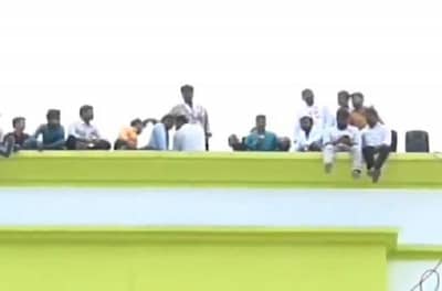 थकीत FRP साठी आमदार बच्चू कडूंचा साखर आयुक्तालयावर प्रहार