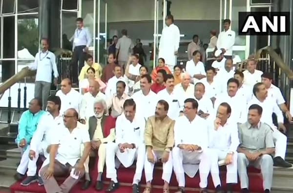 LIVE: अकरावी प्रवेशासाठी वाढीव जागा ठेवणार : आशिष शेलार