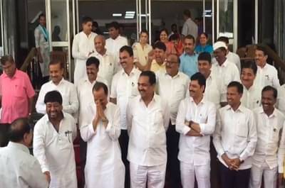 नाथाभाऊंना डावलणाऱ्या सरकारचा निषेध असो, अजित पवारांची घोषणाबाजी