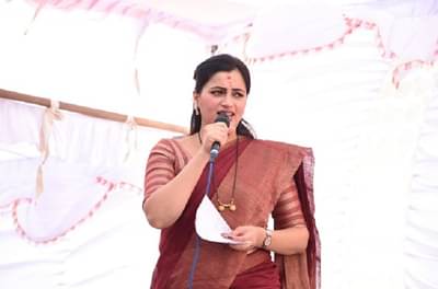 नवनीत राणांना भाजपकडून जय श्रीराम लिहिलेली 5000 पत्रं