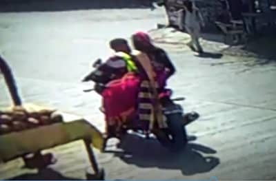 लग्नानंतर देवदर्शनाला गेलेली नवरी प्रियकरासोबत पळाली