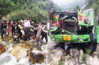 खासगी बस 500 फूट दरीत कोसळली, 43 प्रवाशांचा मृत्यू