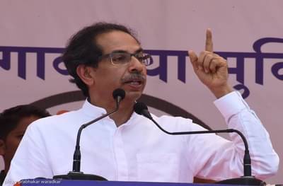 लक्षात ठेवा, तुमची कार्यालये मुंबईत आहेत, विमा कंपन्यांना उद्धव ठाकरेंचा इशारा