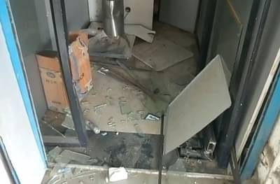 मशीन तुटेना, चोरट्यांनी 17 लाखांच्या रकमेसह ATM उचलून नेलं