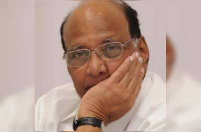 शरद पवारांच्या नेतृत्वाखाली बैठक, कार्यालयाबाहेर राष्ट्रवादीच्या कार्यकर्त्यांची हाणामारी