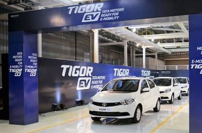 इलेक्ट्रॉनिक कार खरेदी करण्यासाठी लाखो रुपयांची सूट, अर्थमंत्र्यांची घोषणा