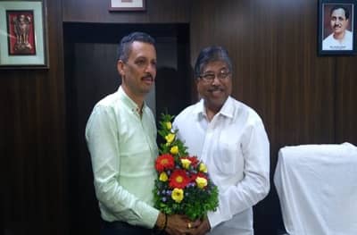 LIVE : मिलिंद नार्वेकर चंद्रकांत पाटल्यांच्या घरी, मराठा आरक्षणाबद्दल अभिनंदन