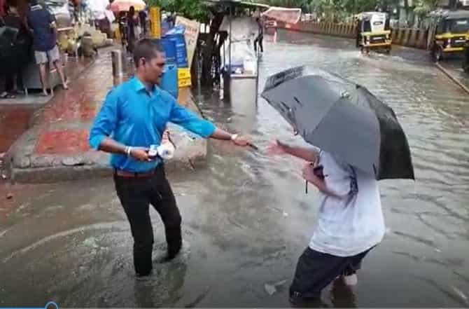 नालासोपाऱ्यात रस्त्यावर गुडघाभर पाणी, अनेक ठिकाणी वाहतूक कोंडी