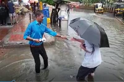 नालासोपाऱ्यात रस्त्यावर गुडघाभर पाणी, अनेक ठिकाणी वाहतूक कोंडी