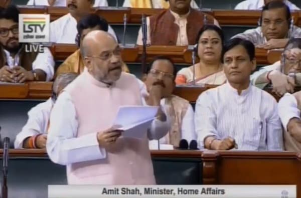 अमित शाहांचं मिशन काश्मीर, सीमेवरील नागरिकांना 3 टक्के आरक्षण