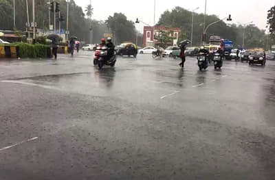 LIVE : मुंबईकरांनो घरी लवकर पोहोचा, पुढील तीन तासात शहरात अतिवृष्टीचा इशारा