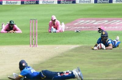 द. आफ्रिका वि. श्रीलंका सामन्यावर मधमाशांचा हल्ला