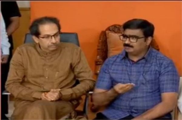 एक वर्ष मोफत सेवा घ्या, पण नोकर भरती करा, विनोद पाटील यांचं मुख्यमंत्र्यांना पत्र एक वर्ष मोफत सेवा घ्या, पण नोकर भरती करा, विनोद पाटील यांचं मुख्यमंत्र्यांना पत्र