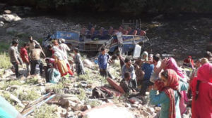 जम्मू काश्मीरमध्ये भीषण बस अपघात, 35 जणांचा मृत्यू
