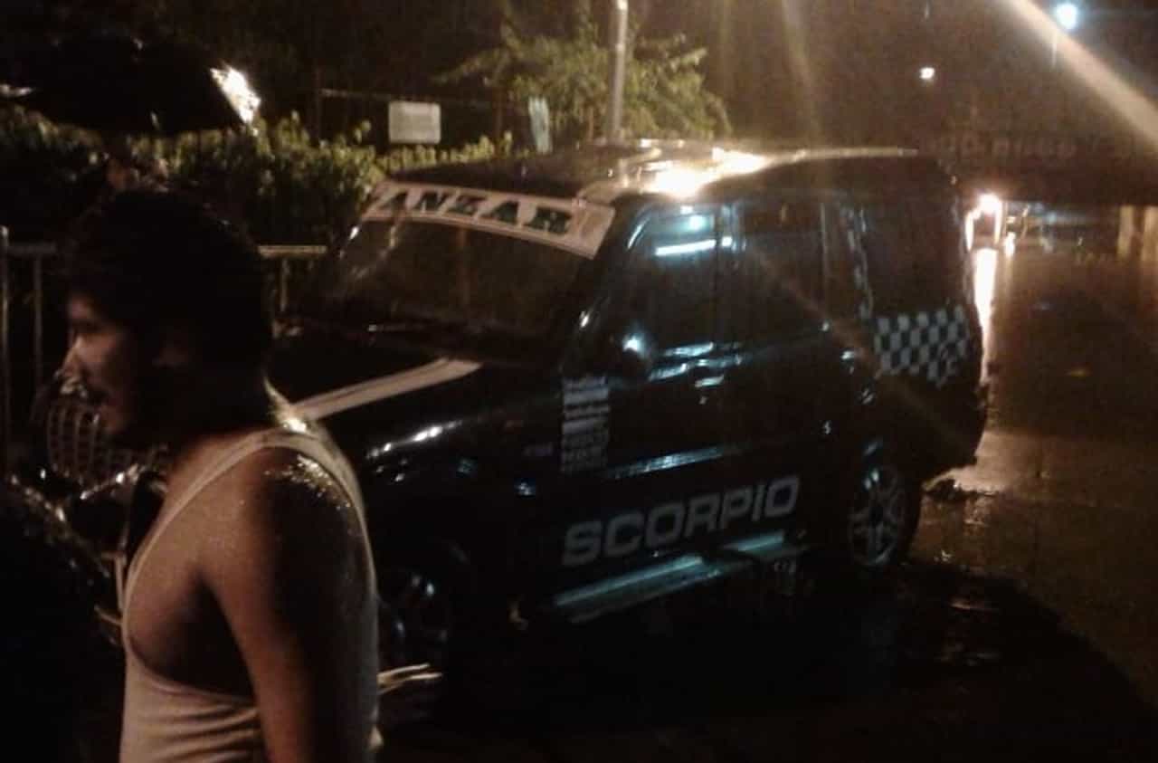 मुंबईत स्कार्पिओत अडकून दोघांचा मृत्यू, काचा फोडून 6 तासांनी मृतदेह बाहेर काढले