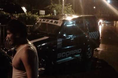 मुंबईत स्कार्पिओत अडकून दोघांचा मृत्यू, काचा फोडून 6 तासांनी मृतदेह बाहेर काढले