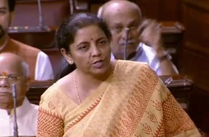 येत्या वर्षभरात पेट्रोल-डिझेल स्वस्त होण्याचा अंदाज, आर्थिक सर्वेक्षणातील महत्त्वाच्या गोष्टी