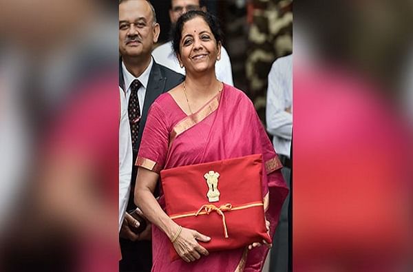 Budget 2019: अर्थमंत्री सीतारमण यांनी सुटकेस बदलली, नवी बजेट बॅग