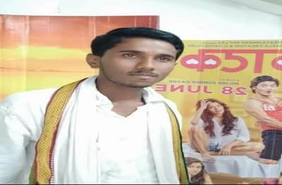 काँग्रेसने पैसे नसल्याने गरीब कार्यकर्त्याचा अर्ज नाकारला