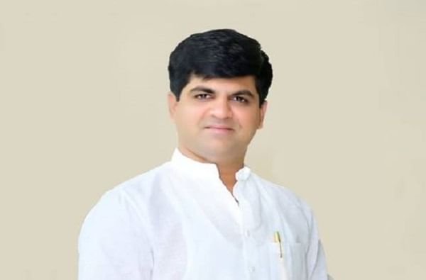 औरंगाबादच्या आमदार पुत्राची फेसबुकवर कमेंट करणाऱ्याला बदडून काढण्याची धमकी औरंगाबादच्या आमदार पुत्राची फेसबुकवर कमेंट करणाऱ्याला बदडून काढण्याची धमकी