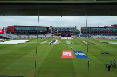 भारत वि. न्यूझीलंड सामन्यादरम्यान मैदानावरुन जाण्यास विमानांना बंदी