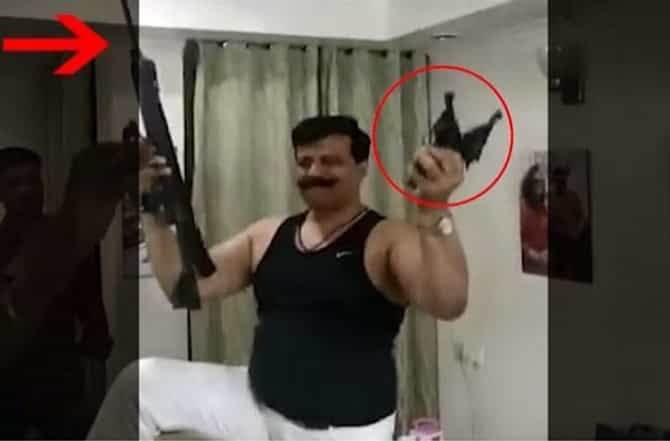 एका हातात बंदूक दुसऱ्या हातात दारुचा ग्लास, भाजप आमदाराचा व्हिडीओ व्हायरल
