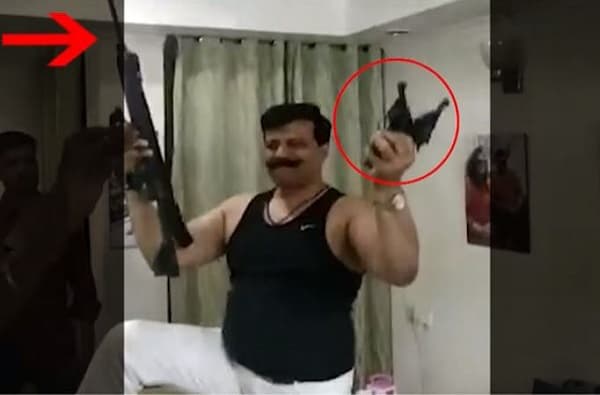 एका हातात बंदूक दुसऱ्या हातात दारुचा ग्लास, भाजप आमदाराचा व्हिडीओ व्हायरल