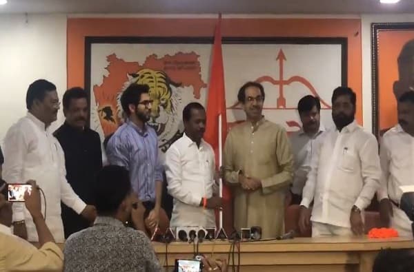 राष्ट्रवादीचे आमदार पांडुरंग बरोरा शिवसेनेत दाखल