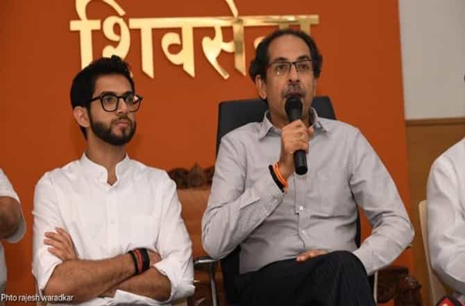 शिवसेनेची तयारी पूर्ण, उद्धव ठाकरेंच्या नेतृत्त्वात उद्या विमा कंपन्यांवर मोर्चा