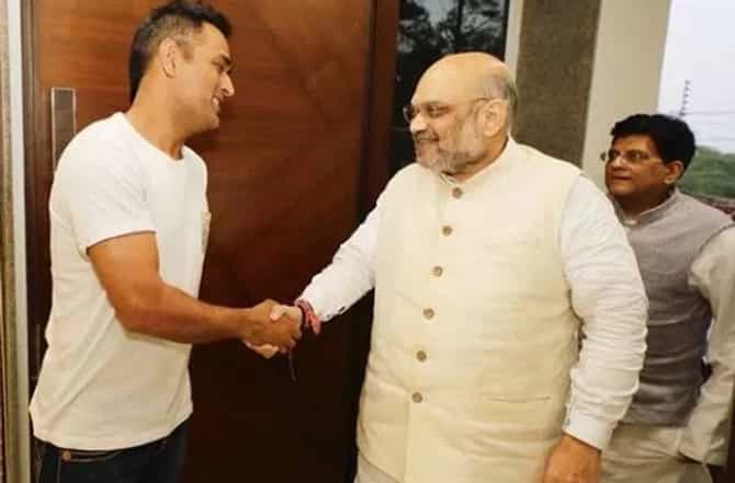 धोनीला लवकरच भाजपात आणण्याचे प्रयत्न सुरु, माजी केंद्रीय मंत्र्याचा दावा