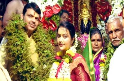 मुख्यमंत्र्यांकडून सपत्नीक विठ्ठल रुक्मिणीची महापूजा, बळीराजाला सुखी करण्याचं साकडं