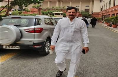 मराठा आरक्षण सुनावणीवेळी संभाजीराजेंची उपस्थिती, कोर्टातून बाहेर येताच प्रकाश आंबेडकरांना आवाहन