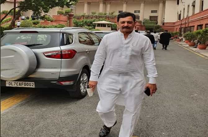 मराठा आरक्षण सुनावणीवेळी संभाजीराजेंची उपस्थिती, कोर्टातून बाहेर येताच प्रकाश आंबेडकरांना आवाहन