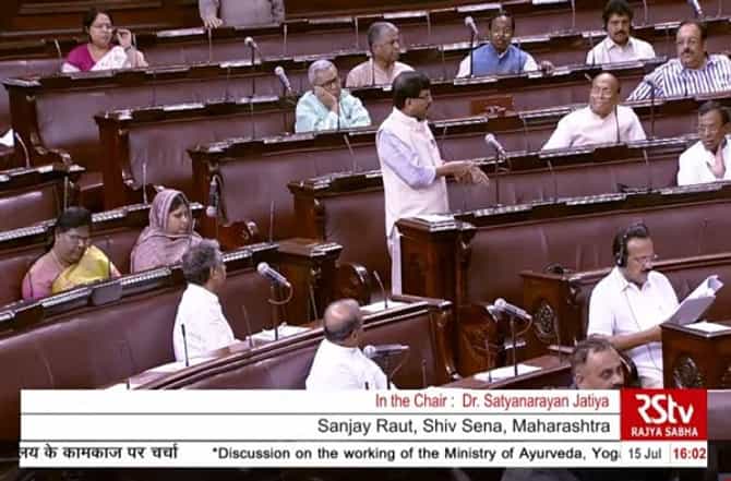 संजय राऊतांच्या आयुर्वेदिक कोंबडी आणि शाकाहारी अंड्याने खासदारही गोंधळात