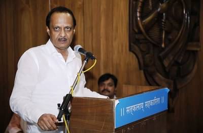 पुण्यात अजित पवारांनी बैठक बोलावली, राष्ट्रवादीच्या 20 नगरसेवकांची दांडी