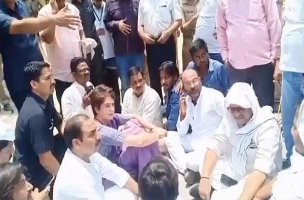 सोनभद्र जमीन वादातून 10 जणांची हत्या, पीडितांना भेटण्यास गेलेल्या प्रियांका गांधी ताब्यात सोनभद्र जमीन वादातून 10 जणांची हत्या, पीडितांना भेटण्यास गेलेल्या प्रियांका गांधी ताब्यात