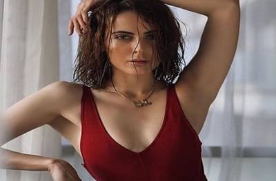 अभिनेत्री मंदना करीमीचे हॉट फोटो सोशल मीडियावर व्हायरल