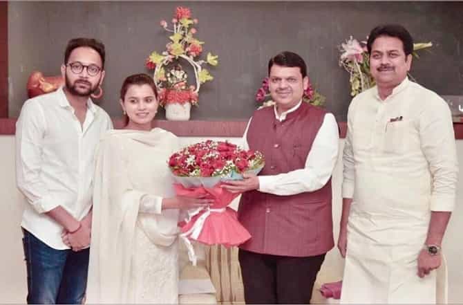 हर्षवर्धन पाटील सहकुटुंब मुख्यमंत्र्यांच्या भेटीला