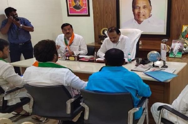 सोलापुरातल्या दोन आमदारांनीही राष्ट्रवादीची धाकधूक वाढवली सोलापुरातल्या दोन आमदारांनीही राष्ट्रवादीची धाकधूक वाढवली