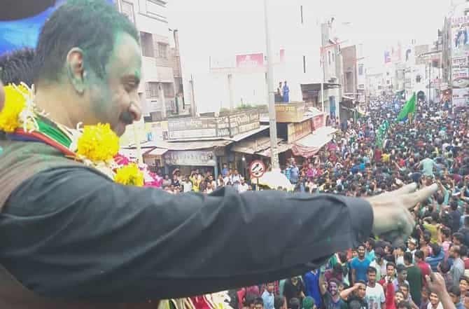 इम्तियाज जलील यांचं शक्तीप्रदर्शन, औरंगाबादेत हजारो लिटर पाण्याची नासाडी